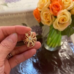 Elegant Gold and Silver Women's Ring